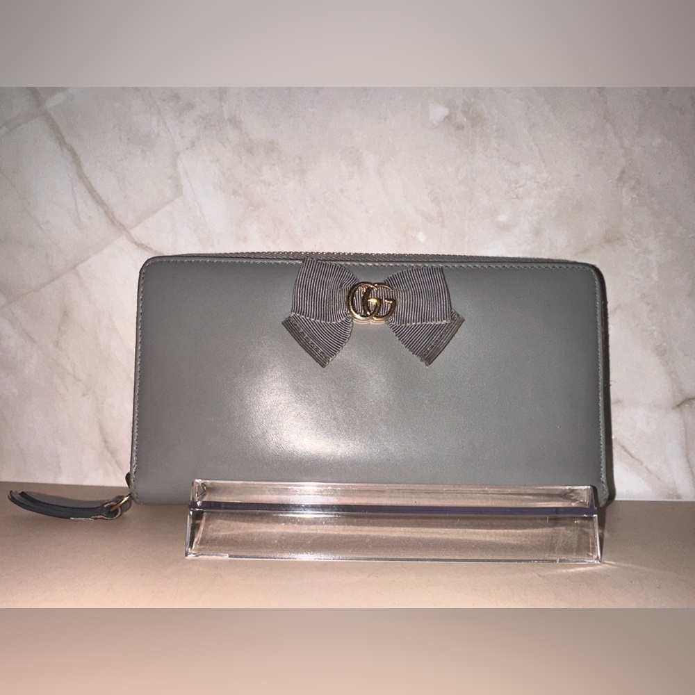 Gucci GG Marmont Bow Front
Exclusive Leather Grey Zip Long Wallet
